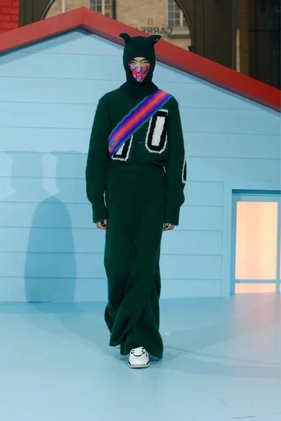 Look 30